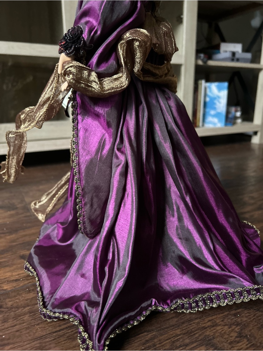 Regency, Angel Tree Topper - Picture 5 of 16